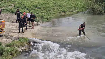 Adana'da nehirde mahsur kalan iki kişiyi itfaiye kurtardı
