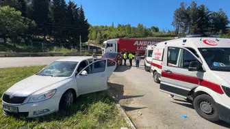 Samsun yolunda kavşak kazası İki kişi hastanelik oldu