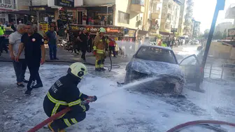 Hatay’da seyir halindeki araç bir anda alev topuna döndü