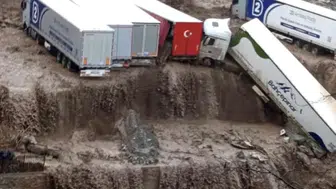 Doğu Akdeniz'de bayram günü sel baskını