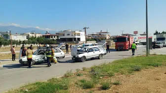 Hassa yolunda iki otomobil çarpıştı bir kişi yaralandı