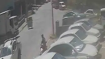 Bitlis'te kontrolden çıkan çöp konteyneri trafiği birbirine kattı
