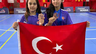 Manisalı genç raketler Sırbistan’da kürsüye çıktı
