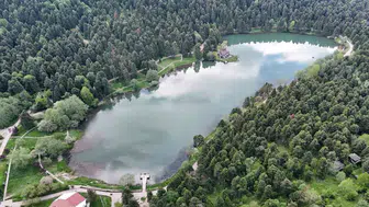 Bolu Gölcük Tabiat Parkı bayram kalabalığını geride bıraktı