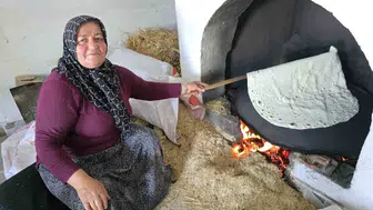 Yozgatlı kadınlar imece usulü kışlık yufka ekmek için kolları sıvadı