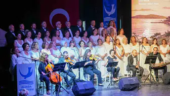 Aliağa’da yağmurlu havaya rağmen Türk müziği rüzgarı esti