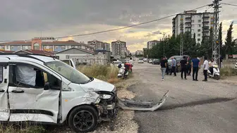 Adıyaman’da trafik kazası iki sürücüyü hastanelik etti