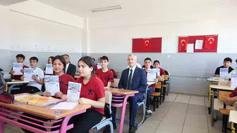 Şahinbey’de öğrencilere sınav öncesi ücretsiz destek seti dağıtıldı