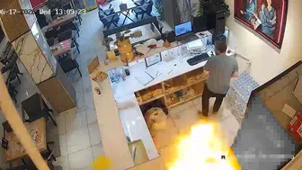 Yüksekova’daki kafede tüp patlaması güvenlik kamerasında