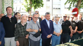 Özgür Özel İzmir'de aile dostunu son yolculuğuna uğurladı