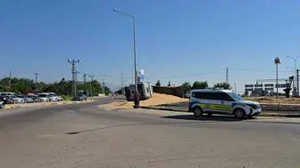 Gaziantep’te devrilen tır trafiği kilitledi
