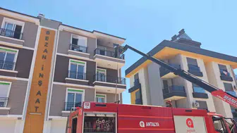 Kepez’deki apartmanda korkutan yangın