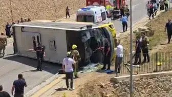 İnegöl'de otobüs dehşeti Çocuğu kurtarmak isterken devrildi