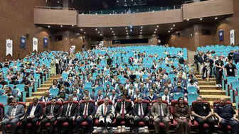 Uşak Üniversitesi öğrencileri diplomalarını alarak iş hayatına adım attı
