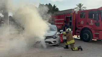 İskenderun’da seyir halindeki araç alevlere teslim oldu