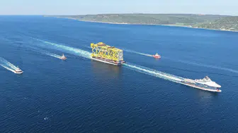 Çanakkale Boğazı dev sondaj platformu için trafiğe kapandı