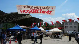 Gümüşova sokaklarında UNESCO tescilli keşkek ziyafeti