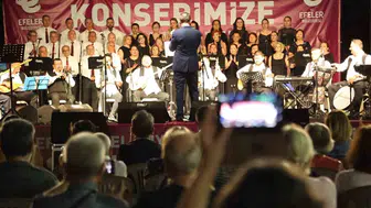 Efeler müzikle buluştu Pınarbaşı yaz akşamlarına renk geldi