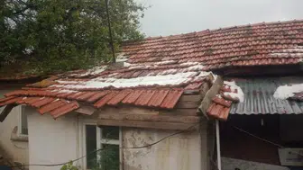 Eskişehir’de sağanak yağış bir evin çatısını uçurdu