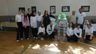 Kilisli öğrenciler çöpe giden eşyaları sanat eserine dönüştürdü