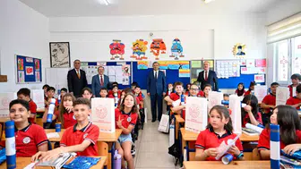 Antalya'da karne günü 484 bin öğrenci tatile çıktı