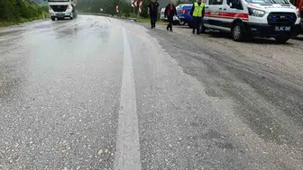 Mudurnu yolunda sürücüsünün hakimiyetini kaybettiği araç şarampole uçtu
