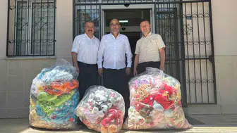 Turgutlulu iş insanından minik öğrencilere karne hediyesi sürprizi