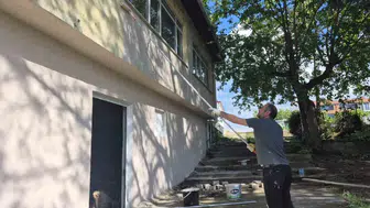 Müdür koltuğu bıraktı boya fırçasını eline aldı