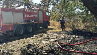 Aksaray’da bahçedeki ot yangını eve sıçradı