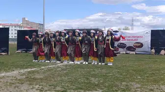Karslı öğrenciler Anadolu’nun dört bir yanını sahnede buluşturdu