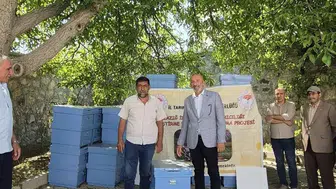 Sivrice ilçesinde arıcılık faaliyetleri yeni kovanlarla güçleniyor