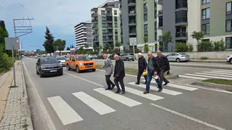 Samsun'da sürücüler durmuyor, mahalleli yaya geçidinde can güvenliği istiyor
