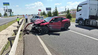 Ankara-Eskişehir yolunda üç araç birbirine girdi