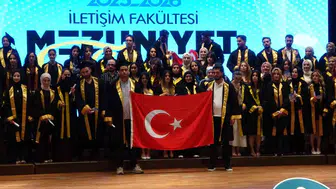 Malatya'da genç iletişimciler diplomalarını havaya fırlattı