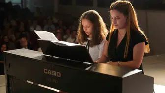 Burhaniye’de genç yetenekler Dünya Müzik Günü’nde sahneye çıktı