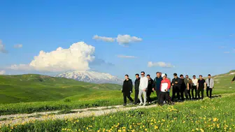 Bitlisin zirvesinde nefes kesen yürüyüş