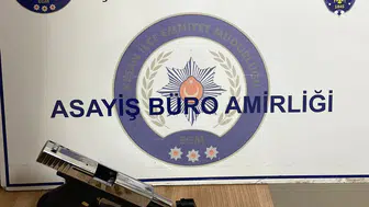 Keşan çarşısında korku dolu anlar Silahlı iki genç yakalandı