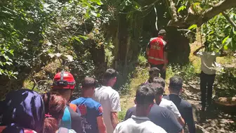 Hakkari’de şelale gezisi kabusa döndü Ekipler zorlu arazide kurtardı