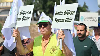 Gediz Nehri'nin kurtarılması için yüzlerce kişi sokağa indi