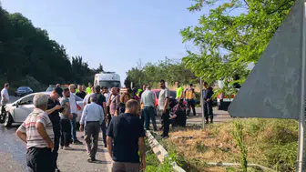 Bursa Ankara yolunda şarampole uçan araç altı kişiyi hastanelik etti