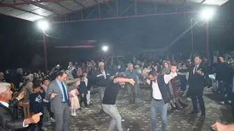 Çay Kaymakamı düğünde piste çıktı