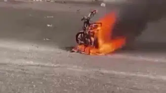 İskenderun yolunda motosiklet bir anda küle döndü