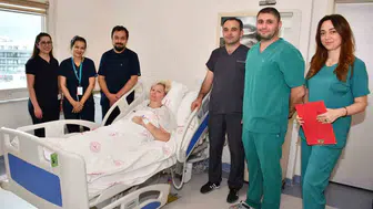 Alanya'da 12 kiloluk kitle operasyonu hastayı yeniden hayata döndürdü