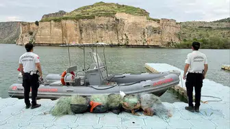 Fırat Nehri'nde yasak avlanan 3 kişiye jandarma baskını
