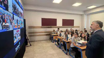 Az gören öğrenciler için teknolojiyle gelen karne sevinci
