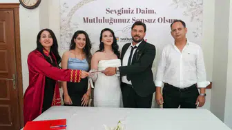 Tarsus’ta 26 Haziran izdihamı 20 çift aynı gün evlendi