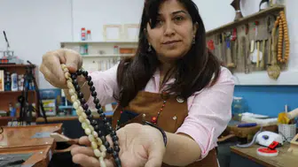 Sivaslı ustalar manda boynuzuna sanatı işliyor