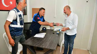 Esenyurt’ta çöp konteynerinde 35 bin liralık arama kurtarma operasyonu