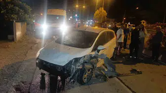 Manavgat yolunda hurdaya dönen araçtan sağ çıktı