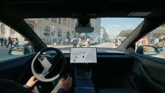 Tesla'nın otonom sürüş teknolojisi Finlandiya yollarında yeşil ışık bekliyor
